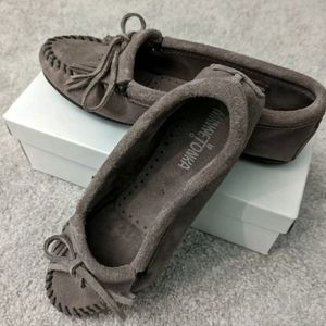 NEW Minnetonka Moccasins Kilty Hardsole Shoes, Grey, 8